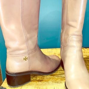 Tory Burch boot